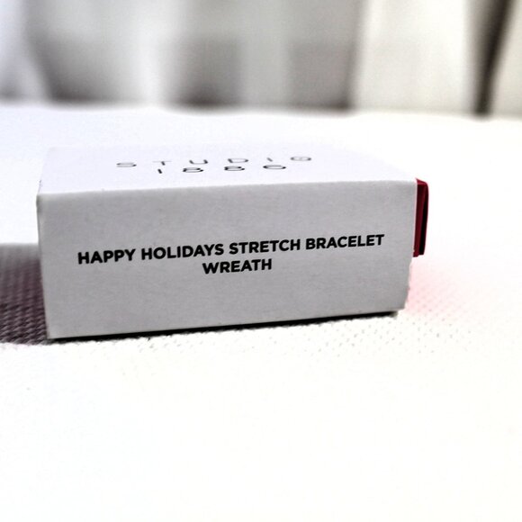 NIB Avon Happy Holidays Stretch Bracelet ~ Wreath ~ Green Glass Beads - Picture 4 of 5